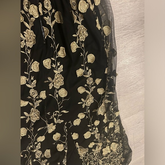 Alice + Olivia Aalihah Gown Gold Embroidered 3d Motifs Size XS - Picture 10 of 12